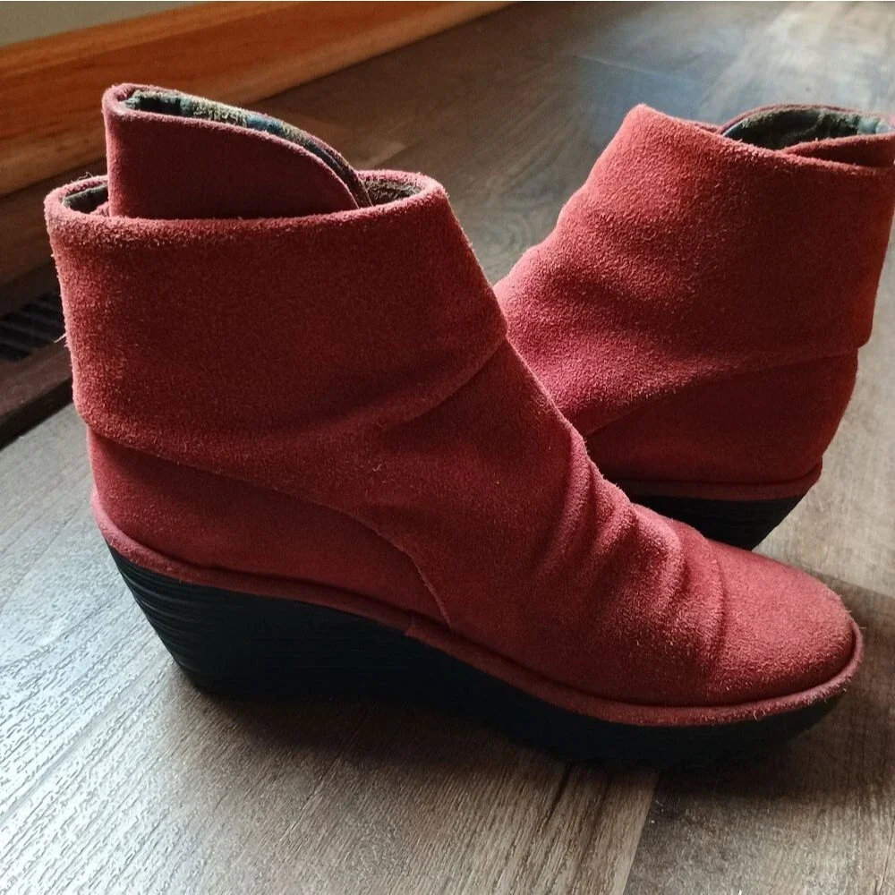 Fly London Womens Sz 39 US 8-8.5 Yegi Wedge Boots Rust Red Suede Ruched Ankle